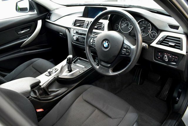 BMW 3 Series 2014 320I 184 2.0 Se Touring PE64XKK Silver #2