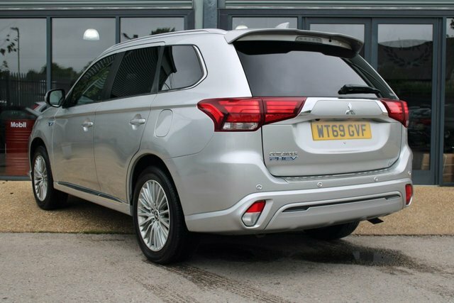Mitsubishi Outlander 2.4H Twinmotor 13.8Kwh Dynamic Safety Suv Petr WT69GVF Silver #2
