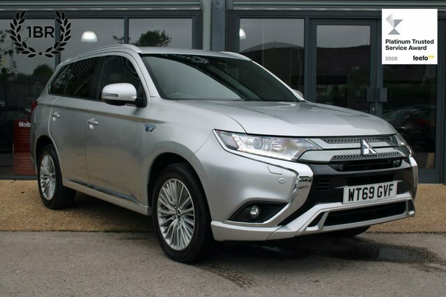 Mitsubishi Outlander 2.4H Twinmotor 13.8Kwh Dynamic Safety Suv Petr WT69GVF Silver