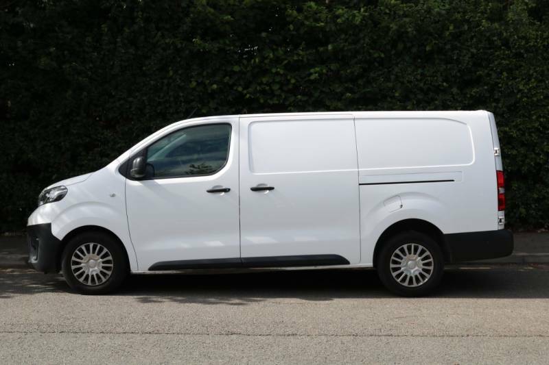 Toyota PROACE 2.0D 140 Icon Van White #4