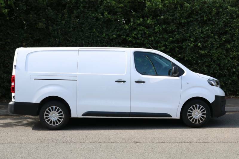 Toyota PROACE 1.5D Active Panel Van White #8