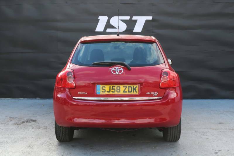 Toyota Auris 2.2 D-4d Sr 180 White #6
