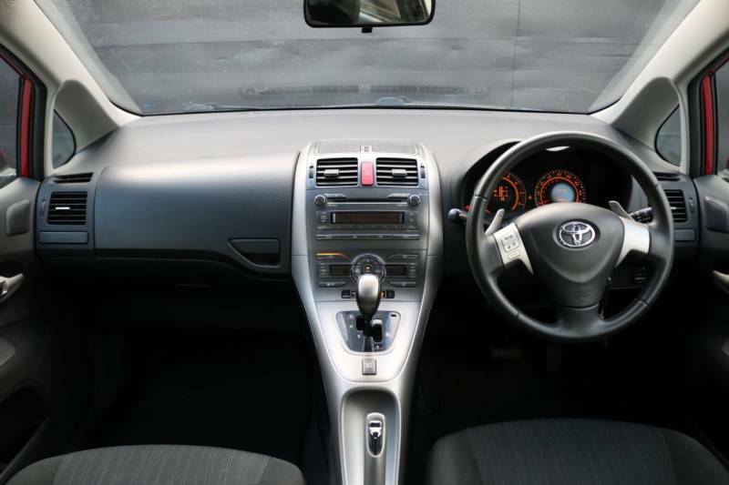 Toyota Auris 2.2 D-4d Sr 180 White #12
