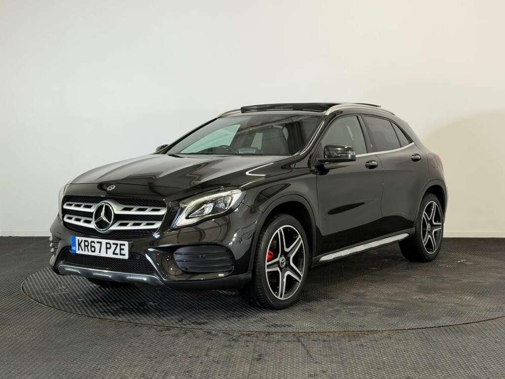 Mercedes-Benz GLA Class 1.6 Gla200 Amg Line Premium Plus Suv KR67PZE Black #3