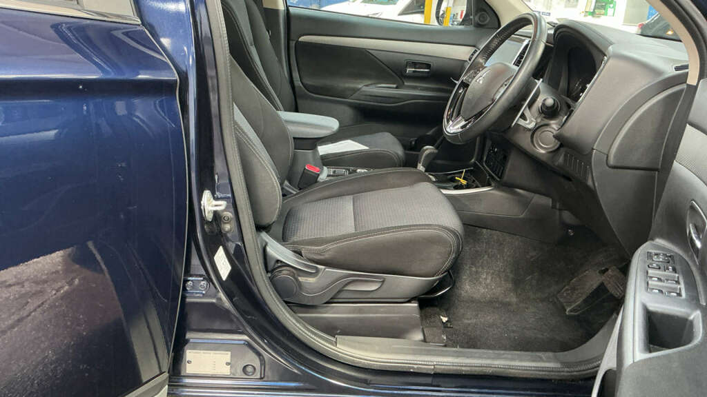 Mitsubishi Outlander 2.0 Juro Cvt Red #10