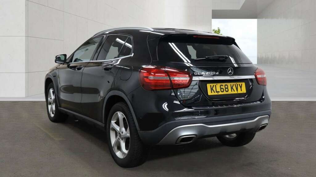 Mercedes-Benz GLA Class 2.1 Gla200d Sport Premium Plus Suv 7G Black #2