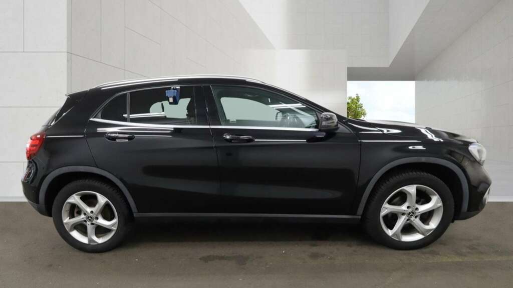 Mercedes-Benz GLA Class 2.1 Gla200d Sport Premium Plus Suv 7G Black #3