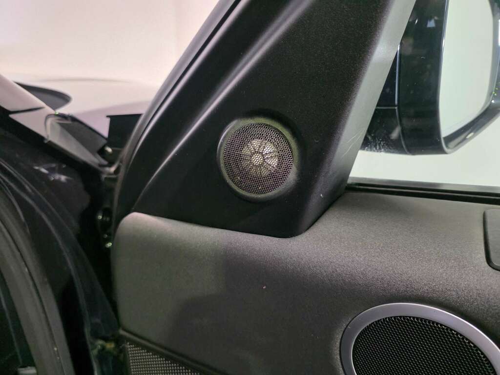 Land Rover Discovery 2.0 Td4 Se Tech 180 Bhp Blue #29