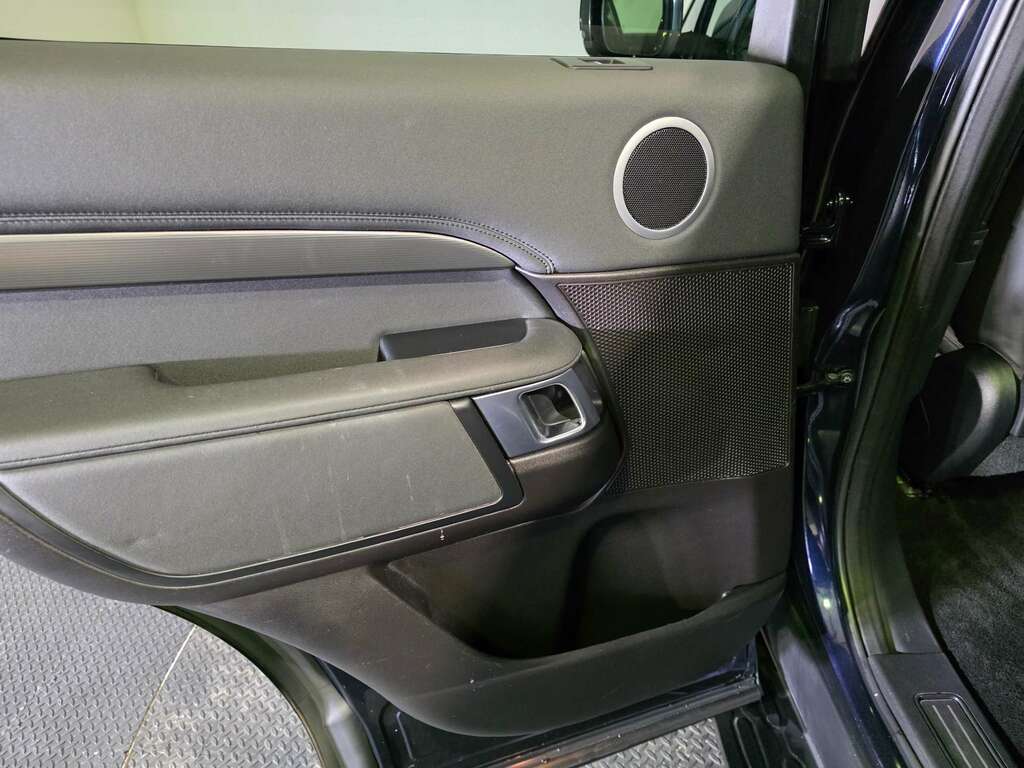 Land Rover Discovery 2.0 Td4 Se Tech 180 Bhp Blue #72