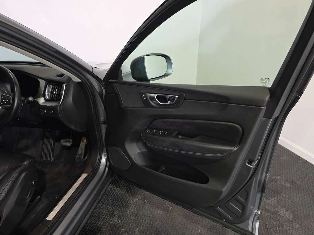 Volvo XC60 Inscription T5 Awd A White #30