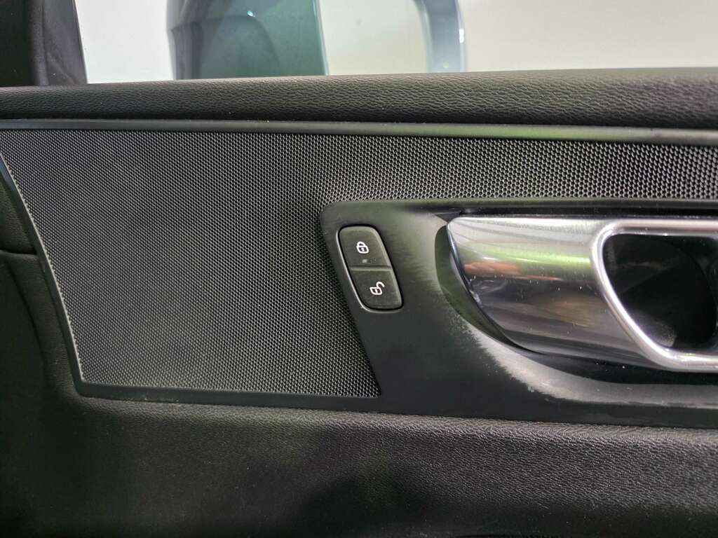 Volvo XC60 Inscription T5 Awd A White #31