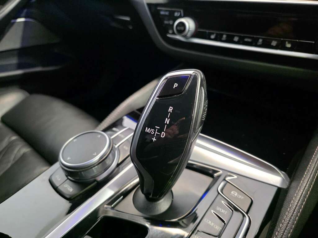 BMW 5 Series 520D M Sport Blue #32