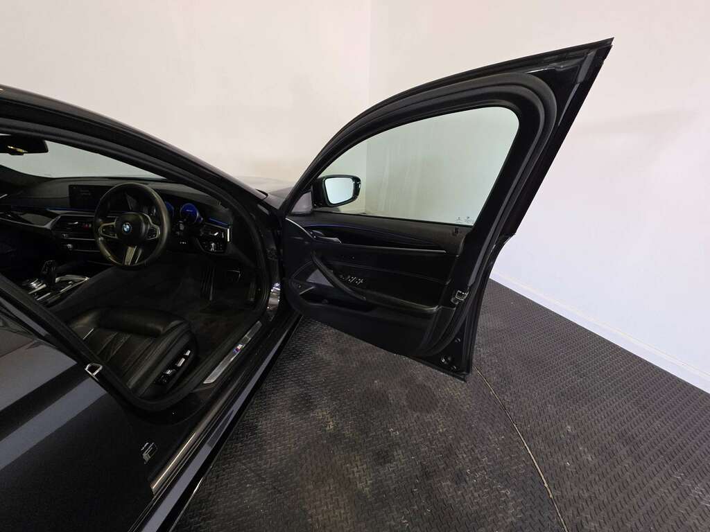 BMW 5 Series 520D M Sport Blue #37