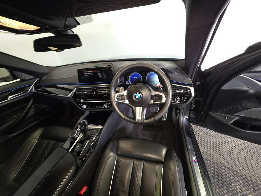 BMW 5 Series 520D M Sport Blue #10