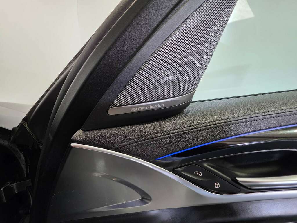 BMW 5 Series 520D M Sport Blue #38