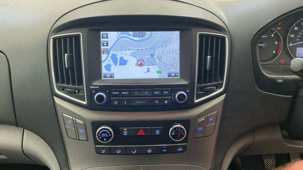 Hyundai I800 Mpv Silver #8