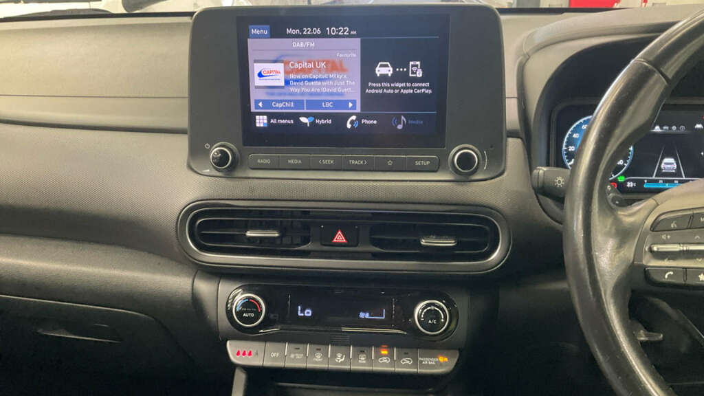Hyundai Kona Premium White #11