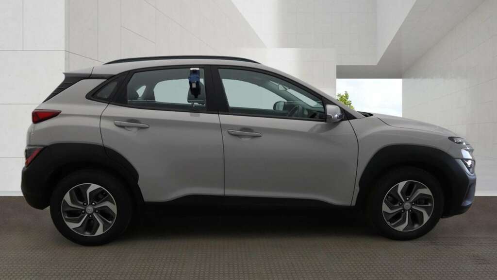 Hyundai Kona Premium White #7