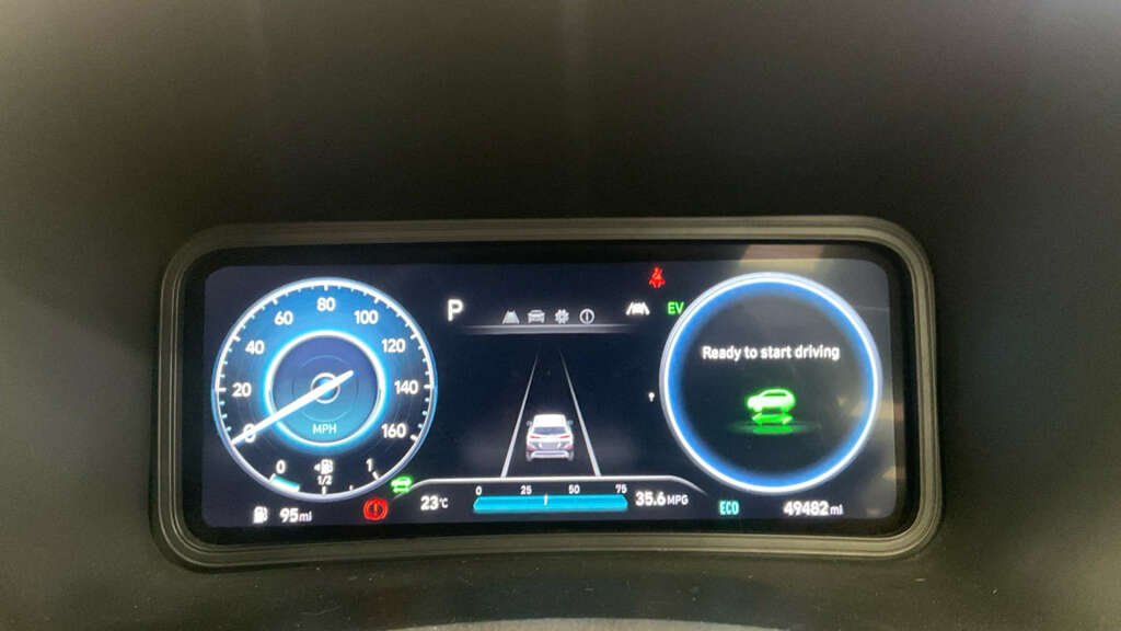 Hyundai Kona Premium White #10