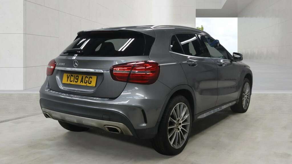 Mercedes-Benz GLA Class 1.6 Gla180 Amg Line Edition Suv 7G-dct Grey #4