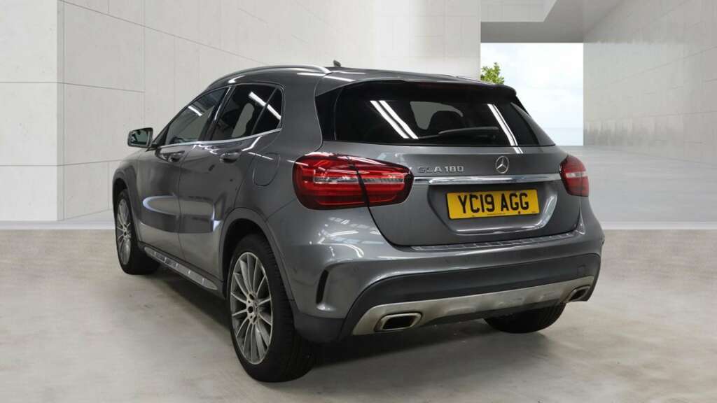 Mercedes-Benz GLA Class 1.6 Gla180 Amg Line Edition Suv 7G-dct Grey #3