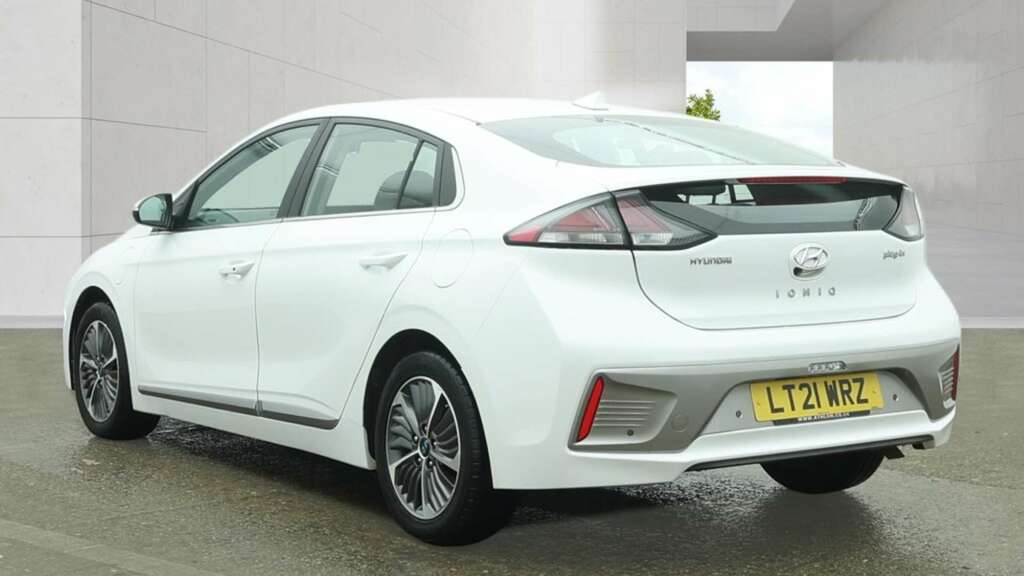 Hyundai Ioniq 1.6 H-gdi 8.9Kwh Premium Hatchback Plug White #4