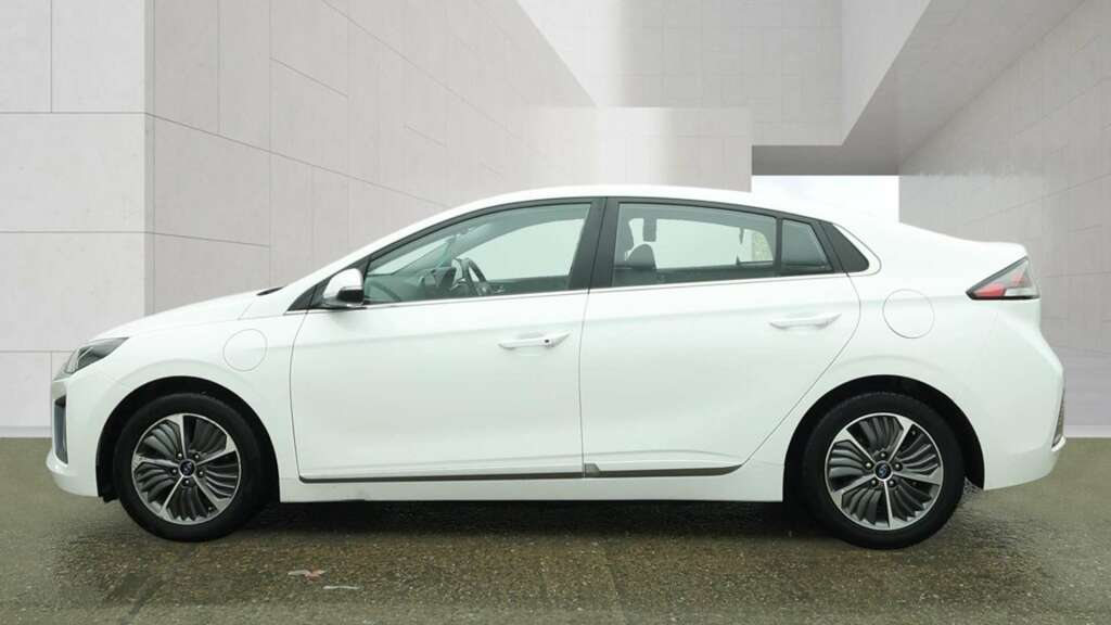 Hyundai Ioniq 1.6 H-gdi 8.9Kwh Premium Hatchback Plug White #3