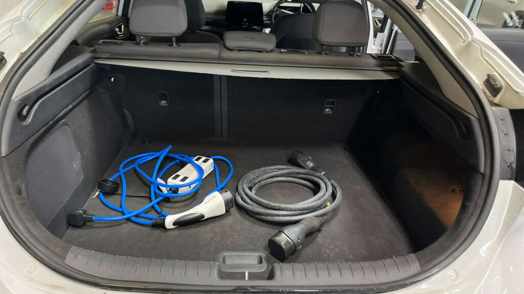 Hyundai Ioniq 1.6 H-gdi 8.9Kwh Premium Hatchback Plug White #5