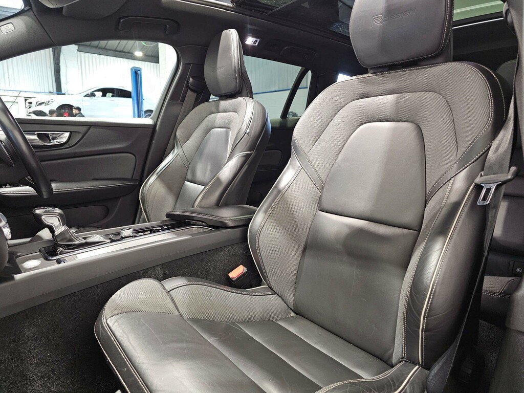 Volvo V60 D4 R-design Pro Estate Euro 6 Ss HS68XRX #5