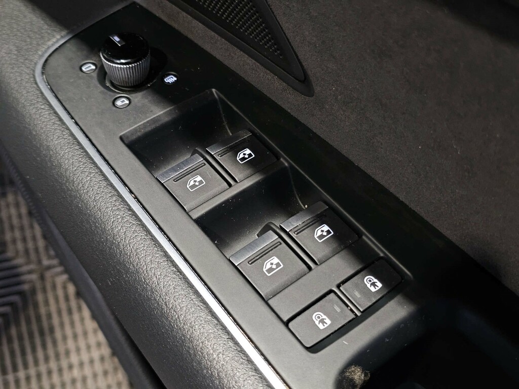 Audi A8 Saloon Black #48