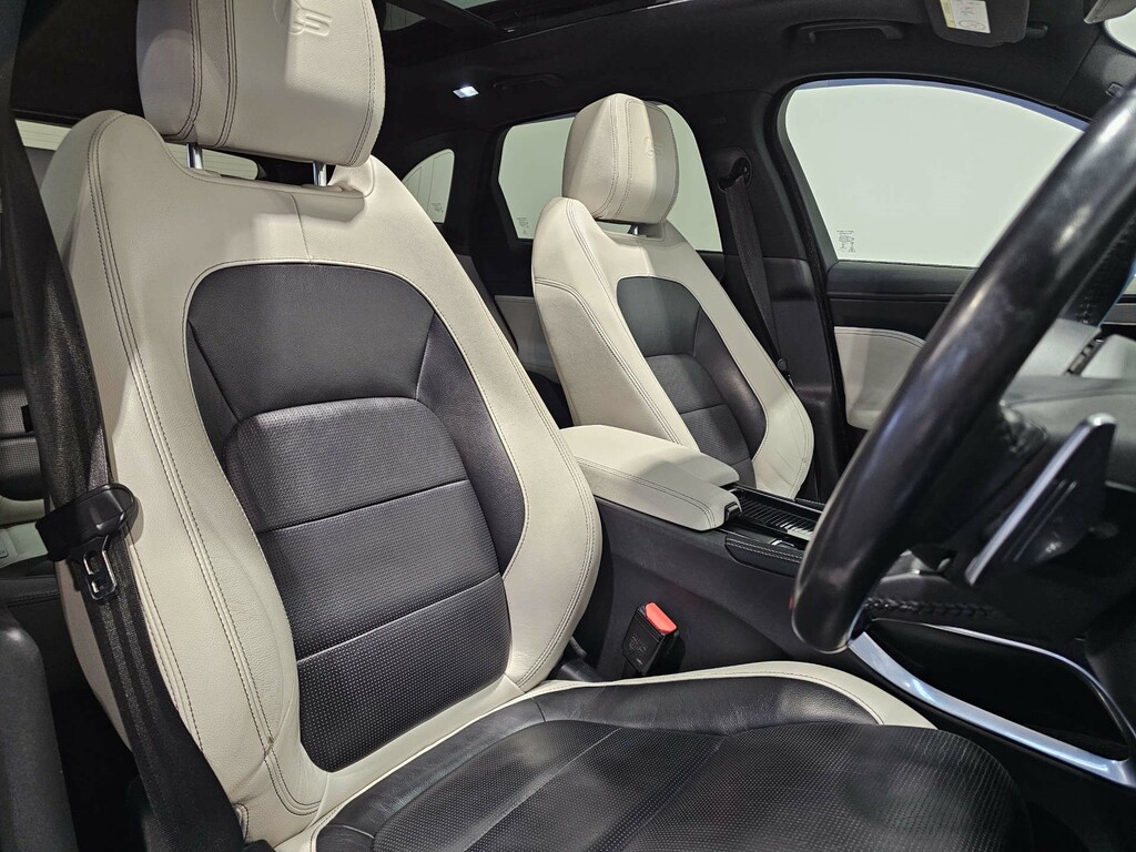 Jaguar F-Pace D300 V6 S Suv Awd Euro 6 Ss OY67UFE White #4