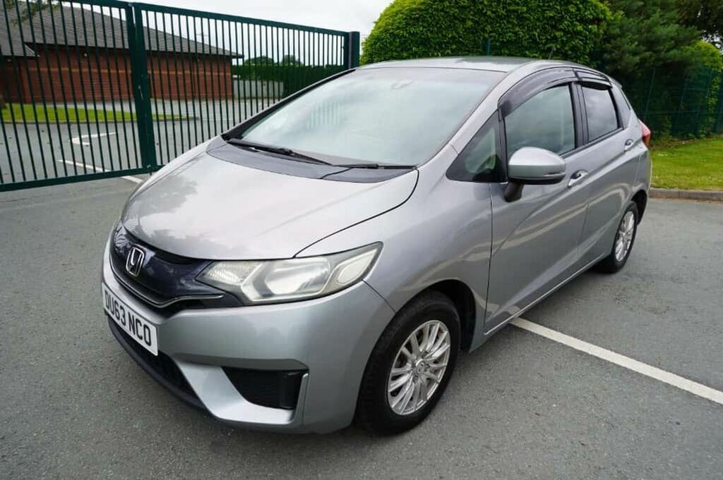 Honda Jazz Fit 1.3 Es Hatchback Miles DU63NCO Silver #3