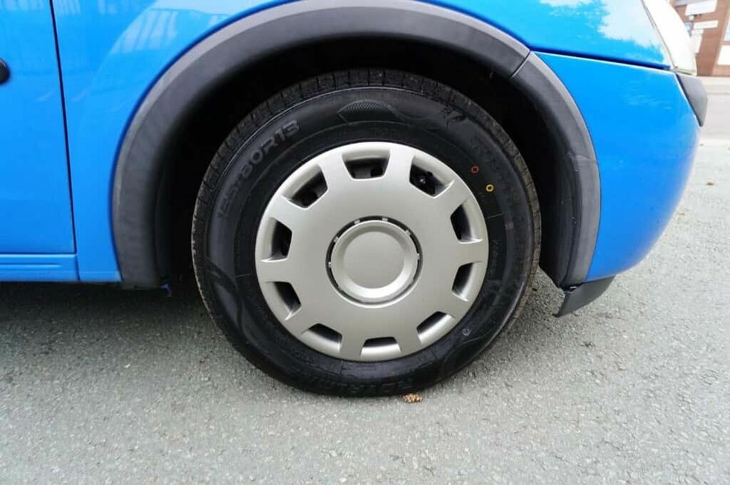 Vauxhall Corsa Comfort 16V Red #9