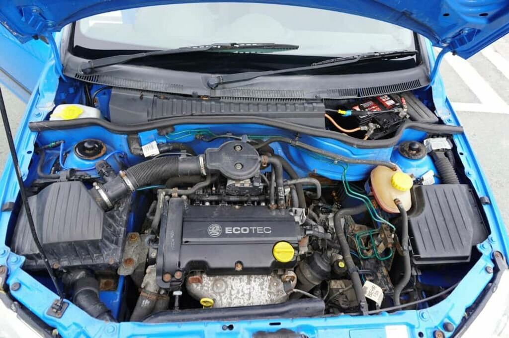 Vauxhall Corsa Comfort 16V Red #17