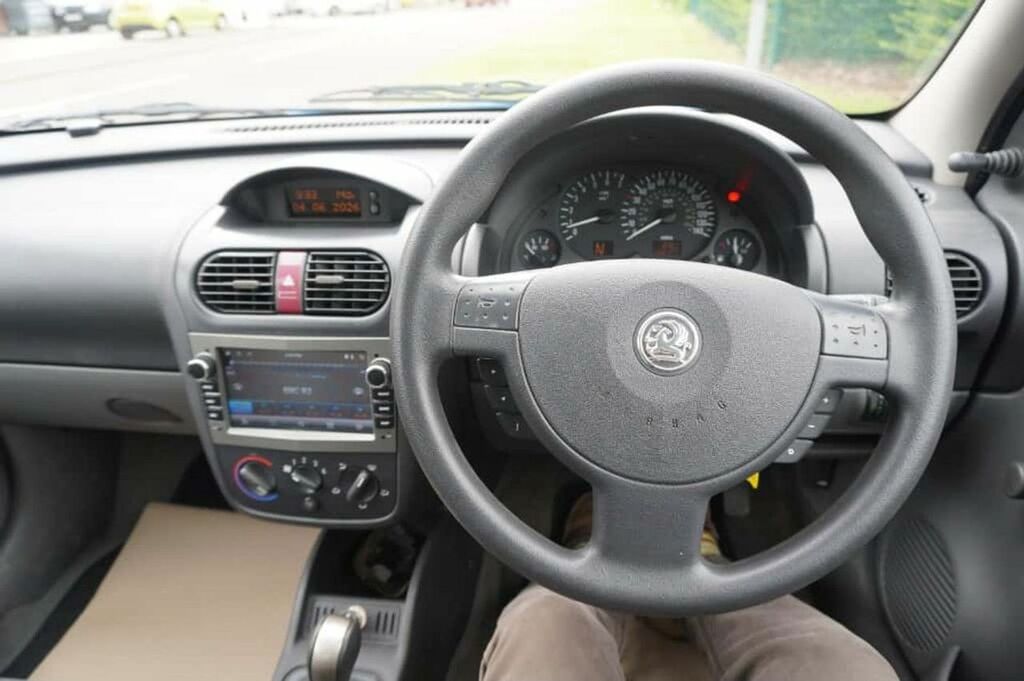Vauxhall Corsa Comfort 16V Red #16