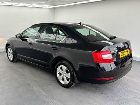 Skoda Octavia 1.0 Octavia Se Black #4