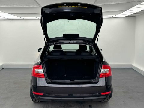 Skoda Octavia 1.0 Octavia Se Black #6