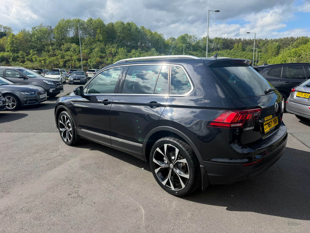 Volkswagen Tiguan 2.0 Tdi 150 Se SB67YEK Black #2
