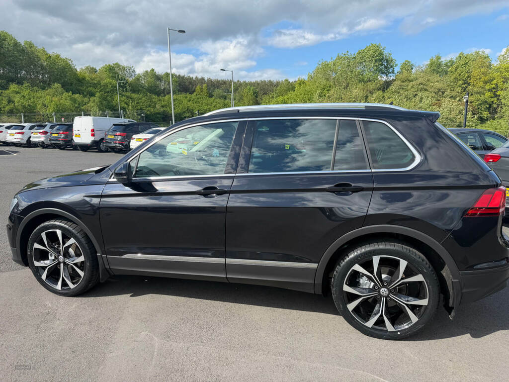 Volkswagen Tiguan 2.0 Tdi 150 Se SB67YEK Black #4