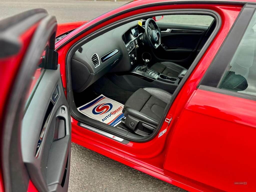 Audi A4 2.0 Tdi 150 Black Edition KRZ8968 Red #5