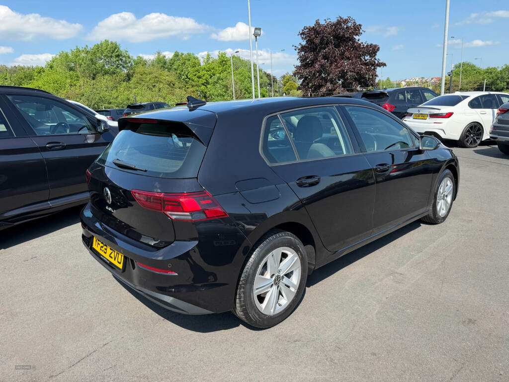 Volkswagen Golf 1.5 Tsi Life YF23ZVU Black #6
