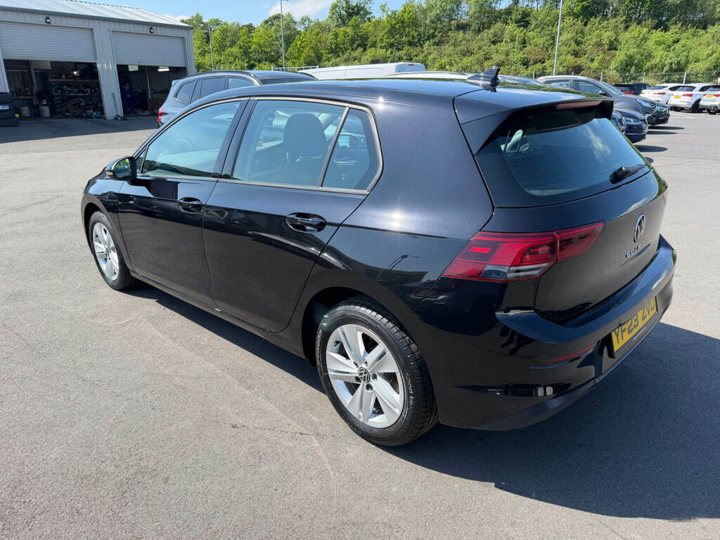 Volkswagen Golf 1.5 Tsi Life YF23ZVU Black #2