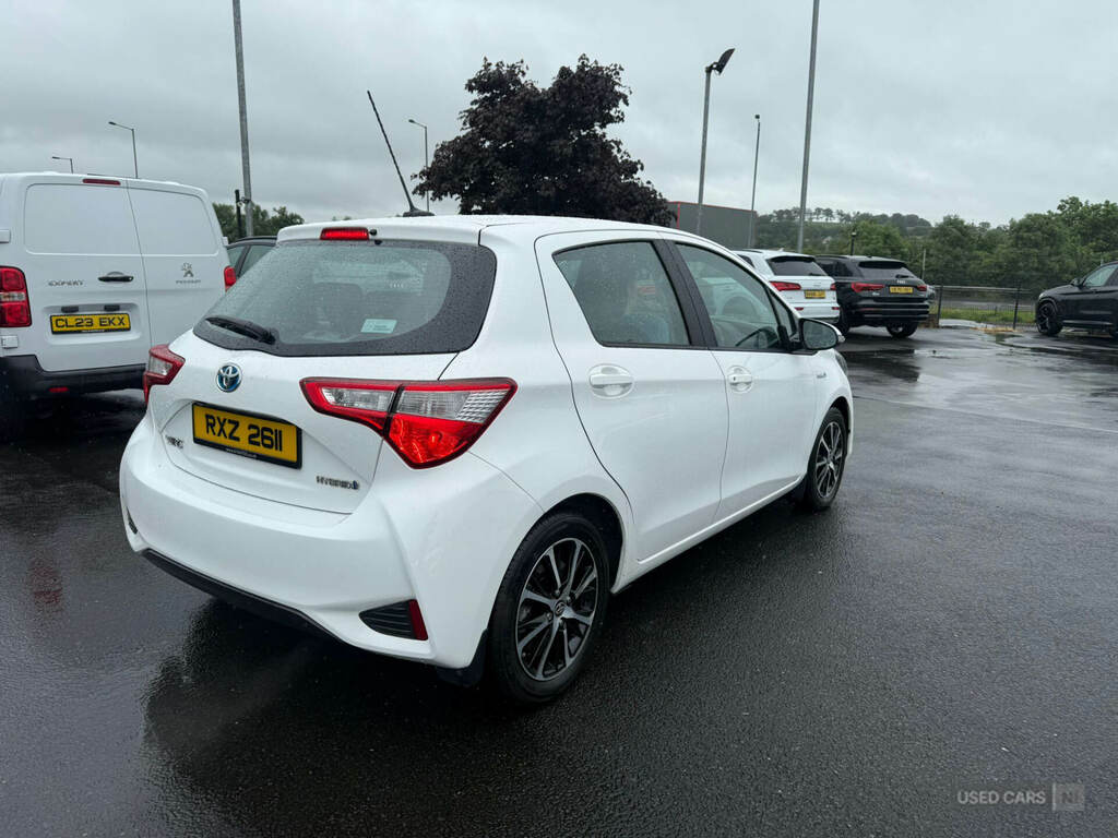 Toyota Yaris 1.5 Hybrid Icon Tech Cvt RXZ2611 White #3