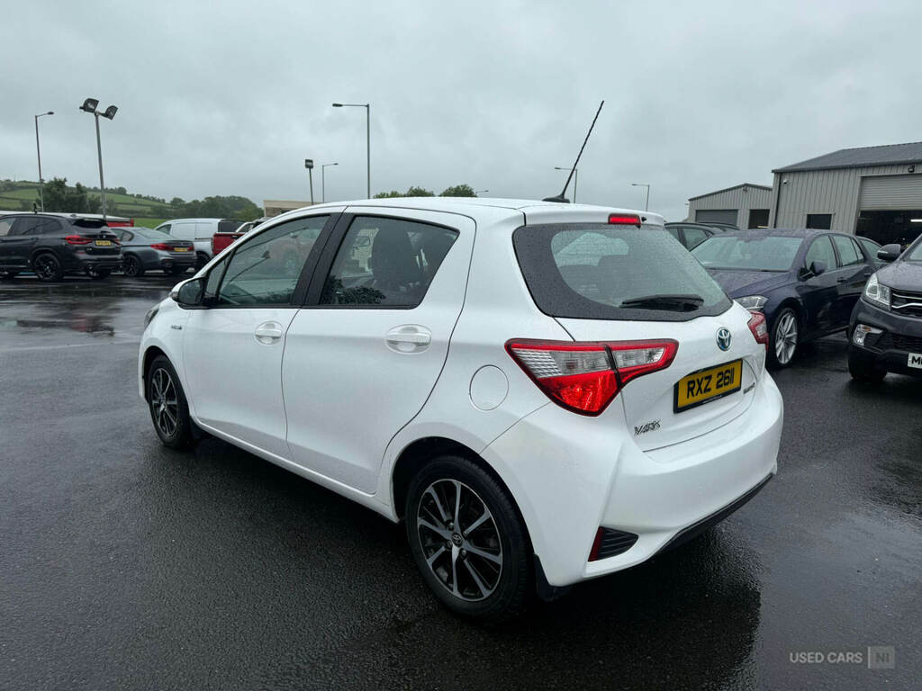 Toyota Yaris 1.5 Hybrid Icon Tech Cvt RXZ2611 White #2