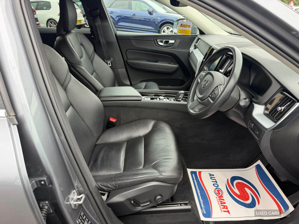 Volvo XC60 2.0 B4d Momentum Pro Awd Geartronic Grey #5