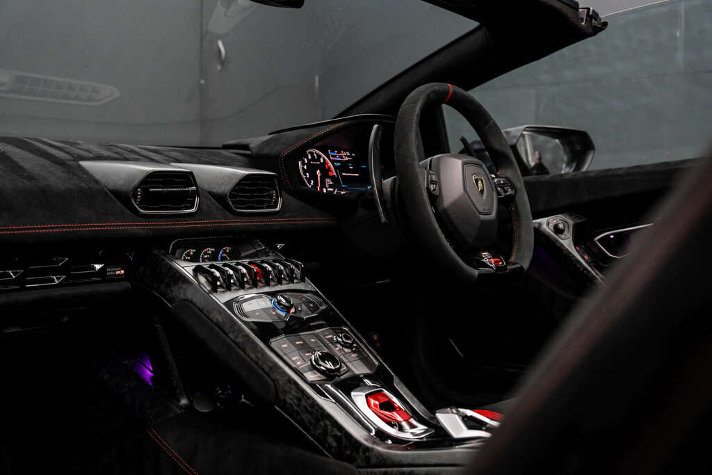 Lamborghini Huracan Performante Black #10