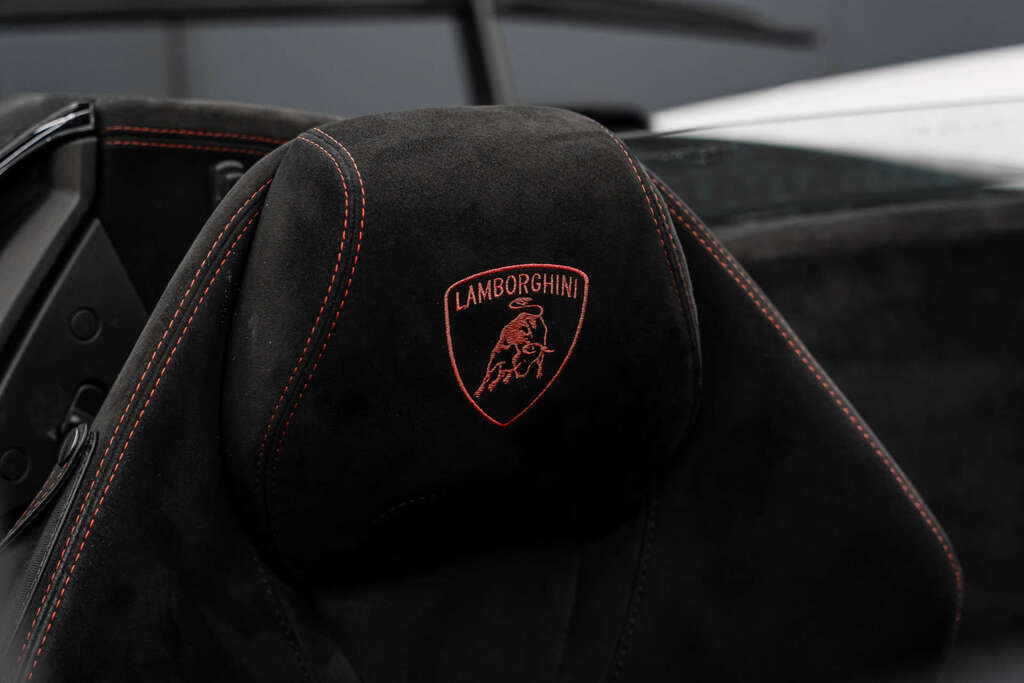 Lamborghini Huracan Performante Black #8