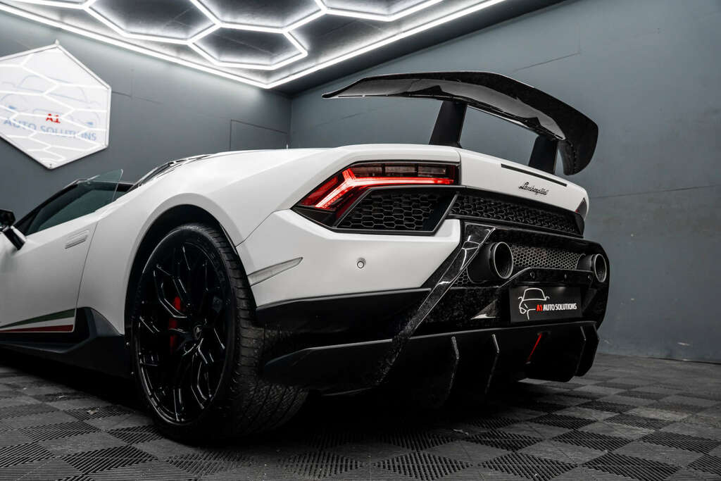 Lamborghini Huracan Performante Black #31