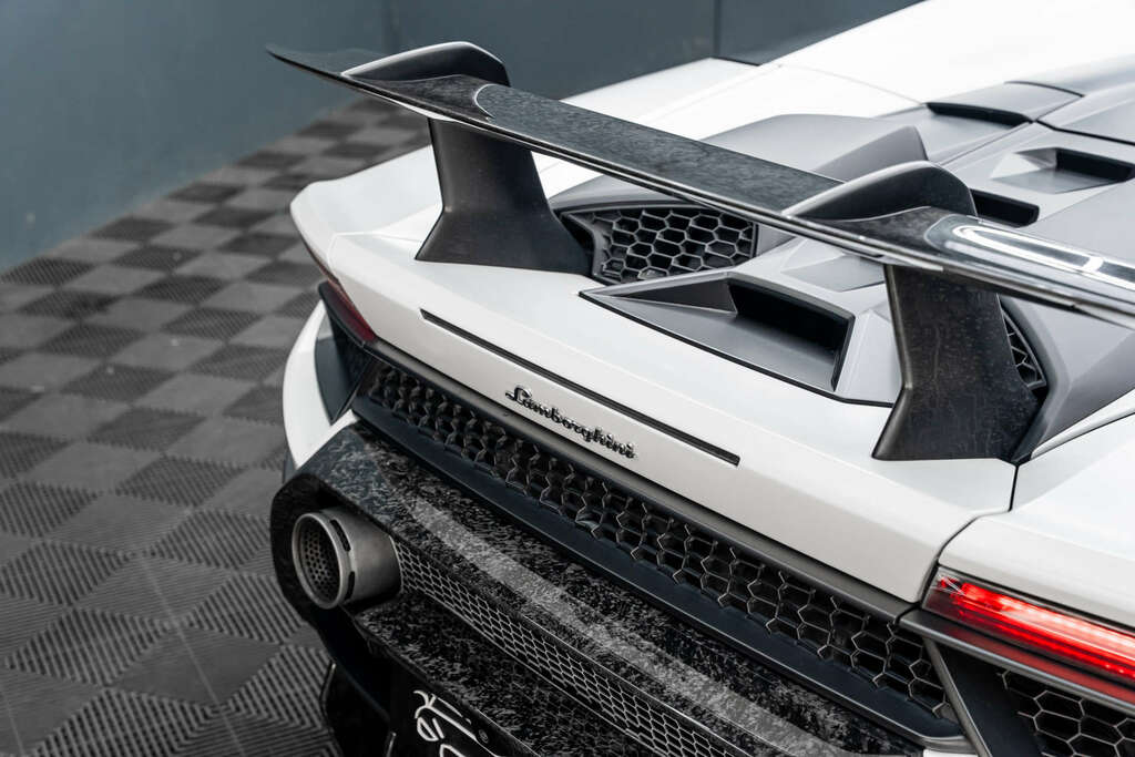 Lamborghini Huracan Performante Black #27