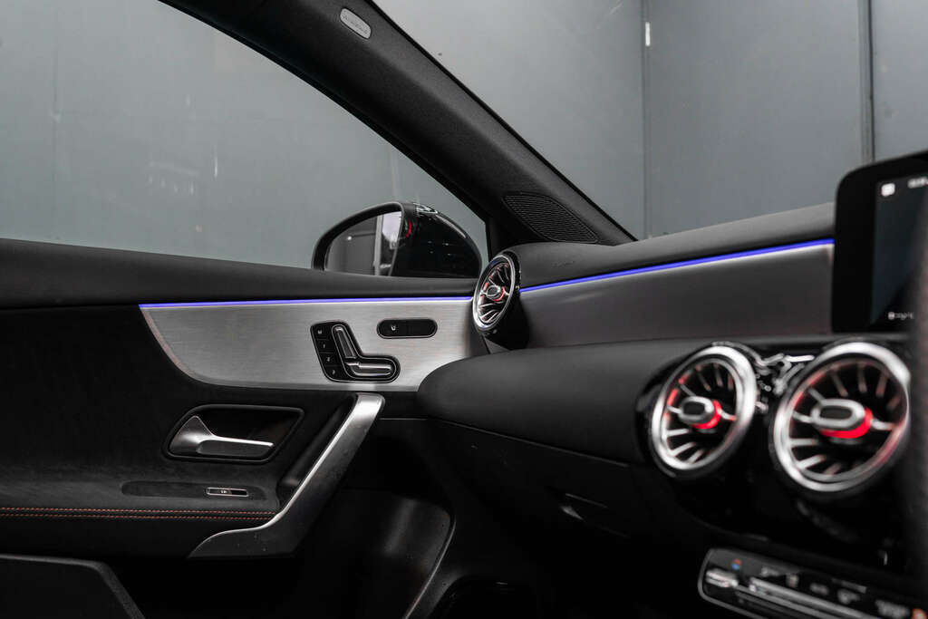 Mercedes-Benz A Class Amg Line Premium E  #4